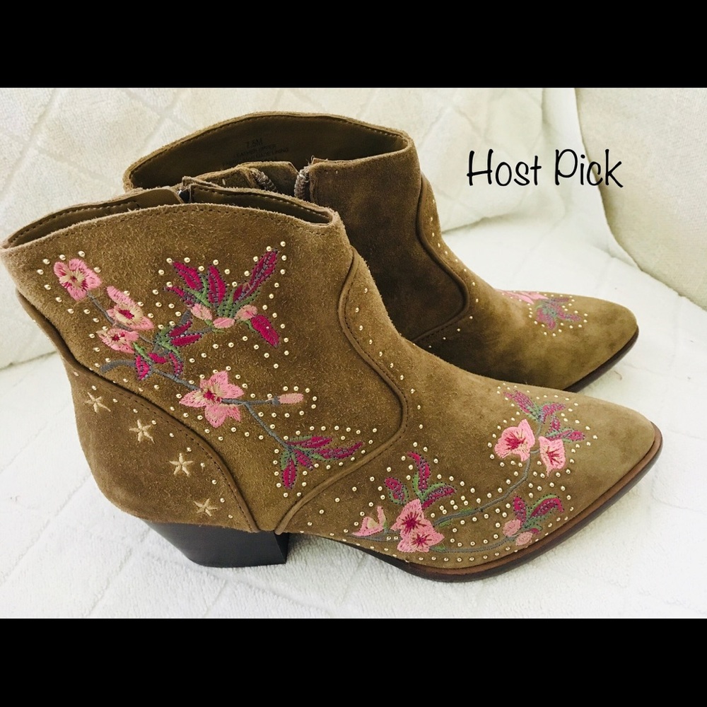 Gianni Bini embroidered boots Sz 7.5 brown suede